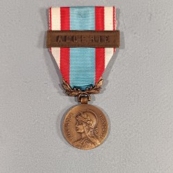 MEDAILLE COMMEMORATIVE D'AFRIQUE DU NORD AVEC BARRETTE ALGERIE PREMIER MODELE FABRICATION ARTHUS BERTRAND